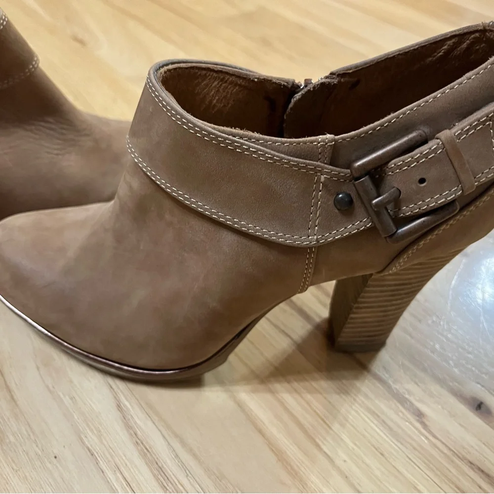 Sofft Stylish Tan Ankle Boots - Picture 1 of 6